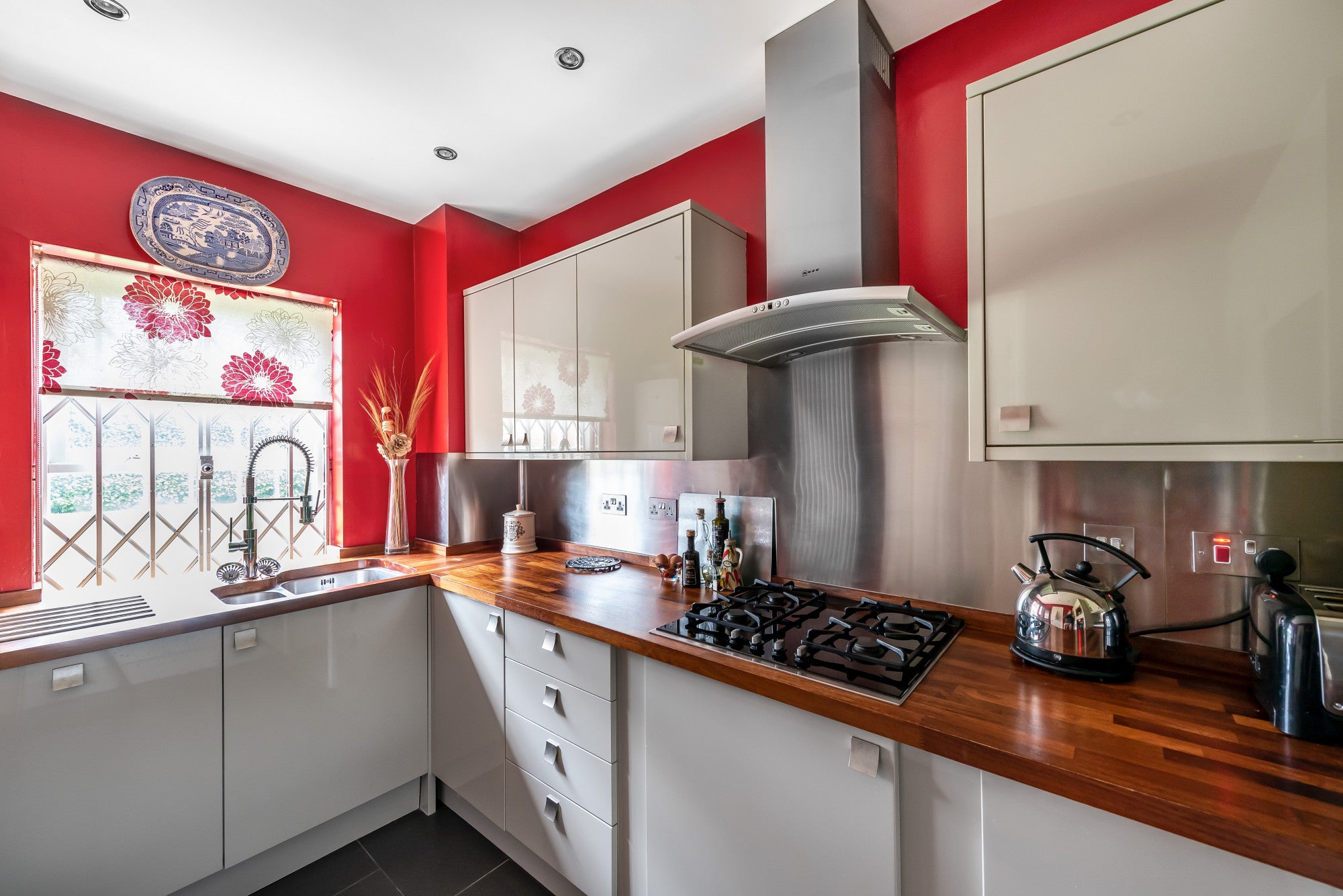 Flat Salusbury Road in Greater London
