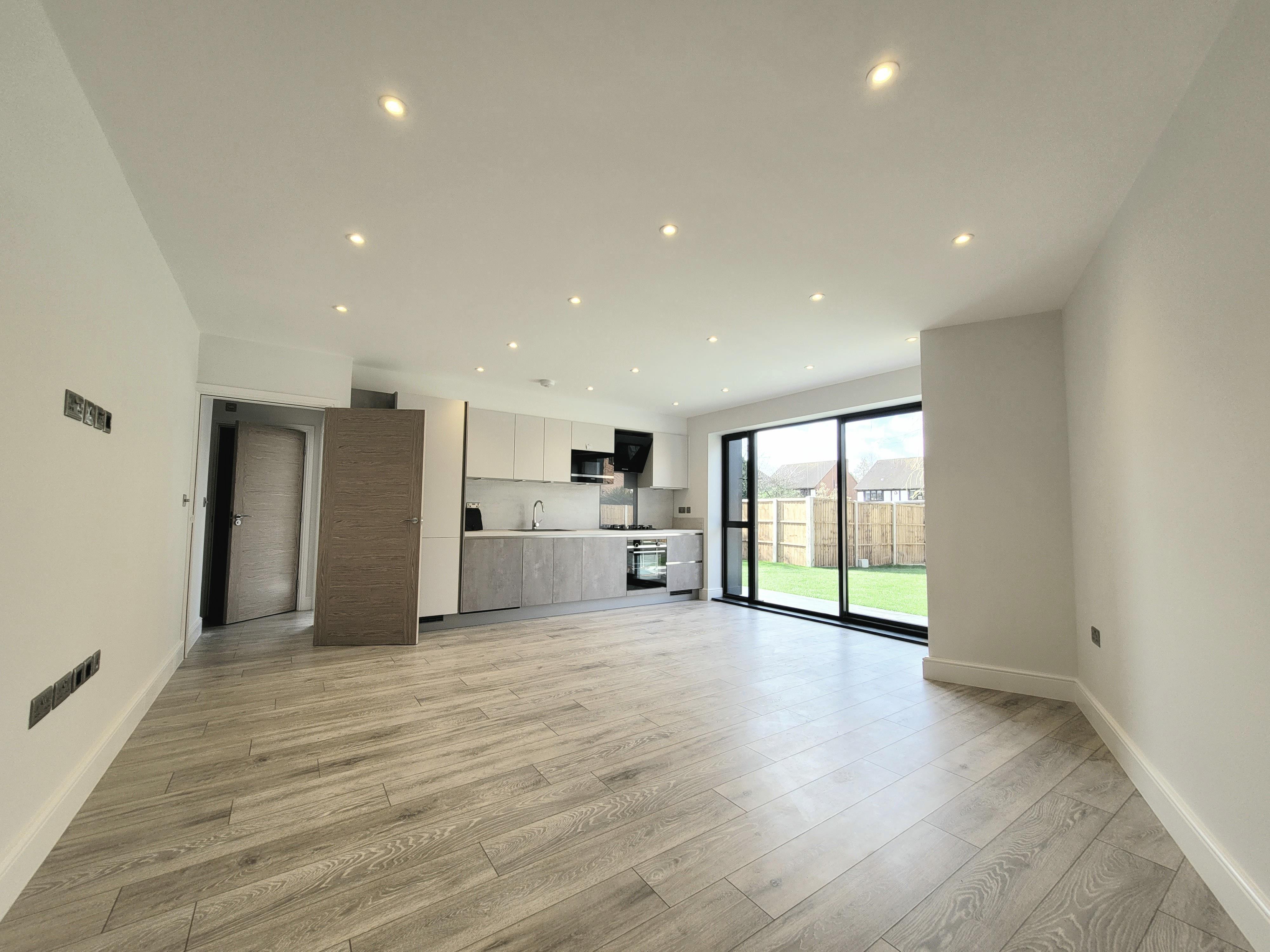 Flat Hollybush Close in Watford