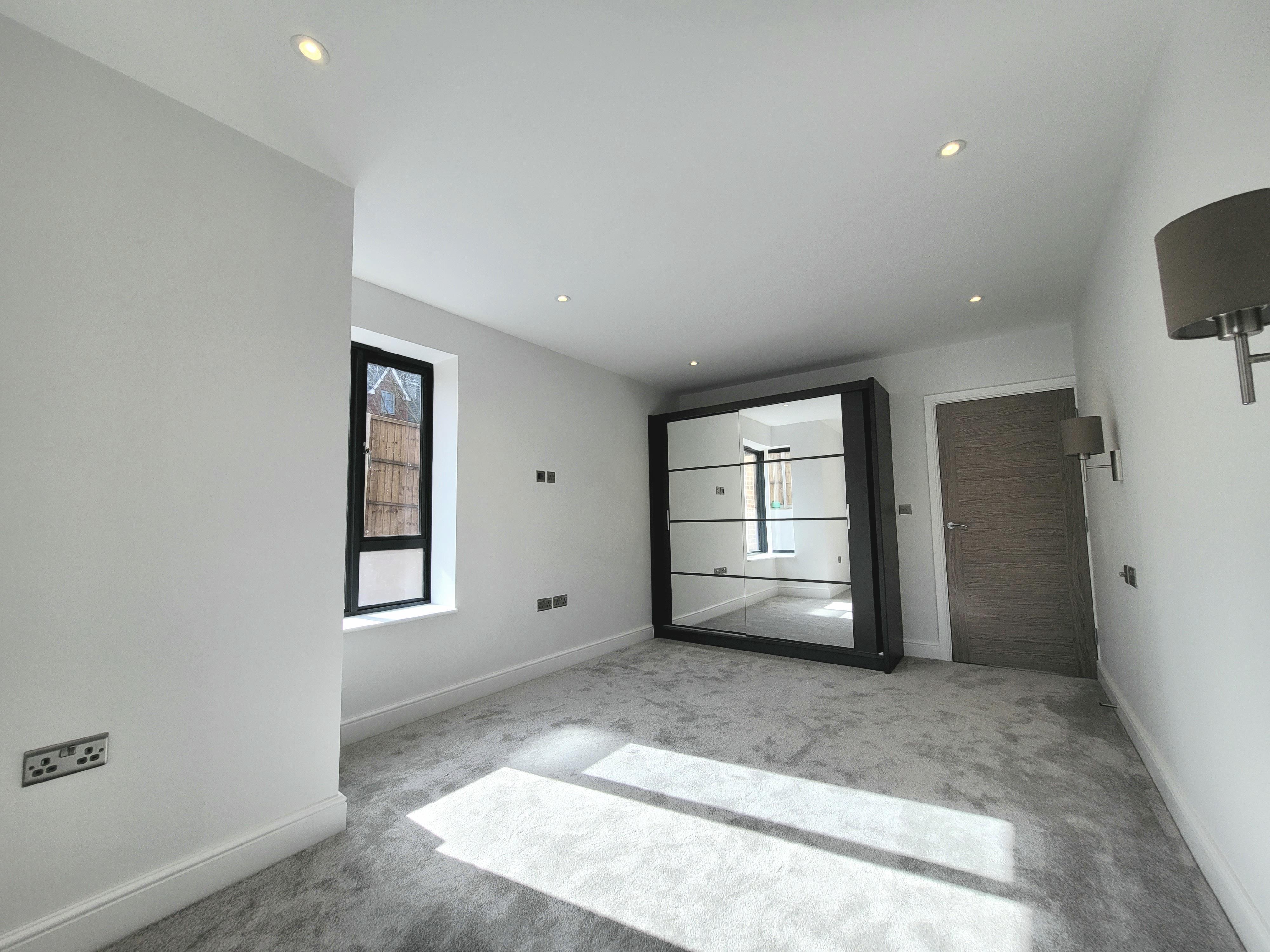 Flat Hollybush Close in Watford