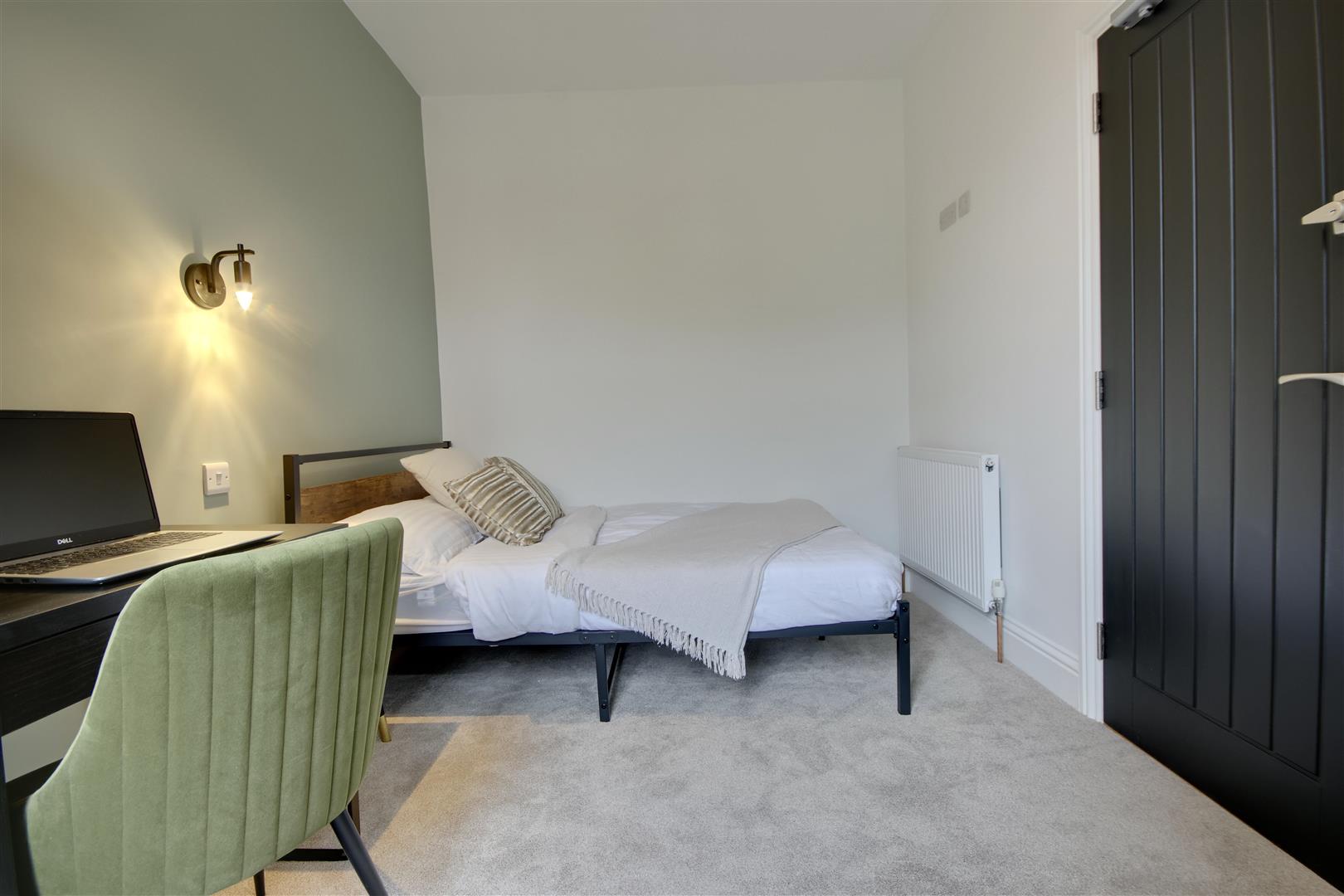 Room Avenue Road in Gosport