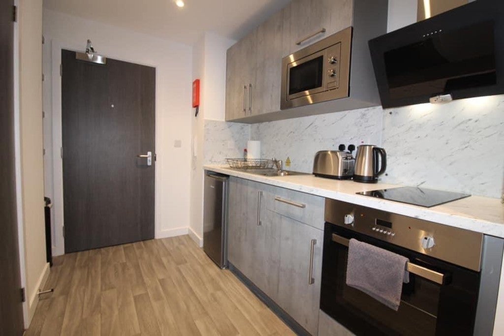 Flat Hotchkiss Way in Coventry
