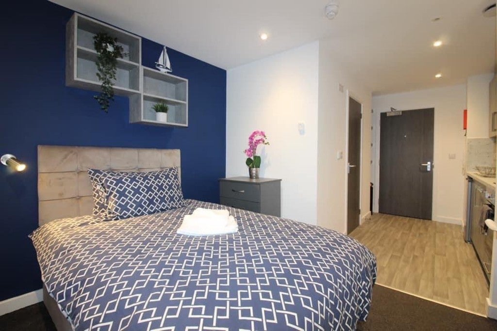 Flat Hotchkiss Way in Coventry