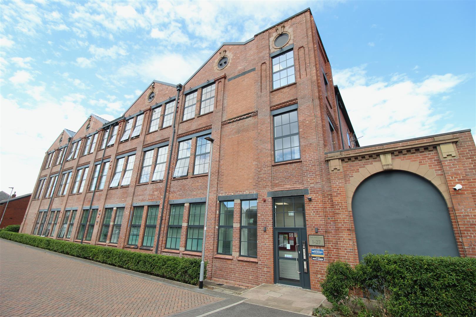 Flat Park Mill Court in Leeds
