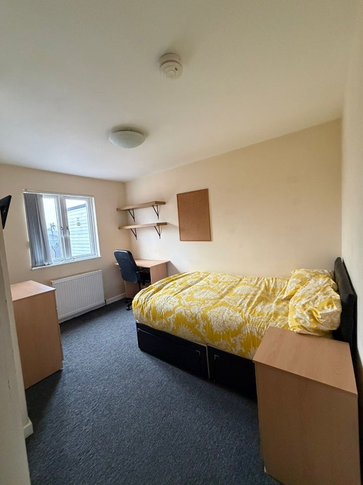 Room Exeter Road in Birmingham