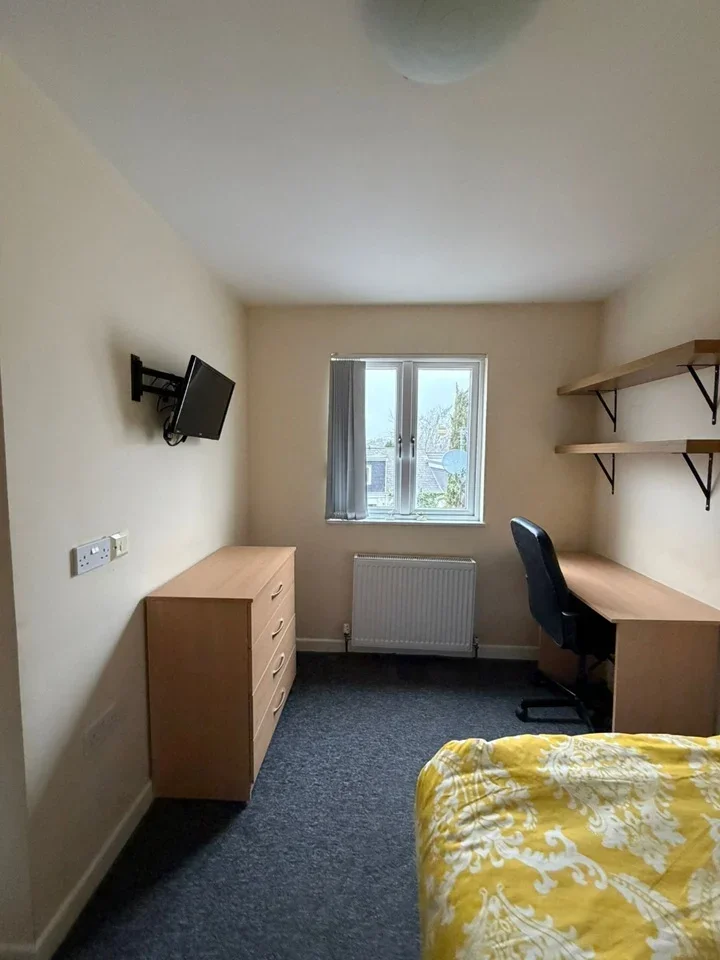 Room Exeter Road in Birmingham