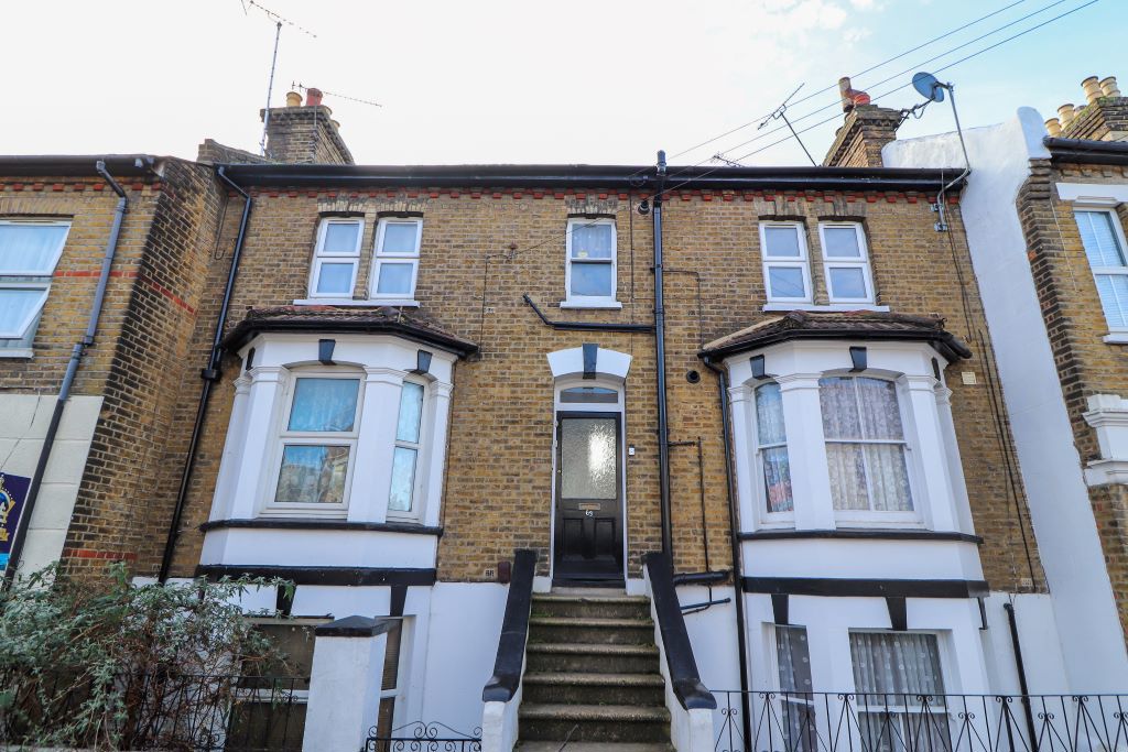 Flat Queens Road in Southend-on-Sea