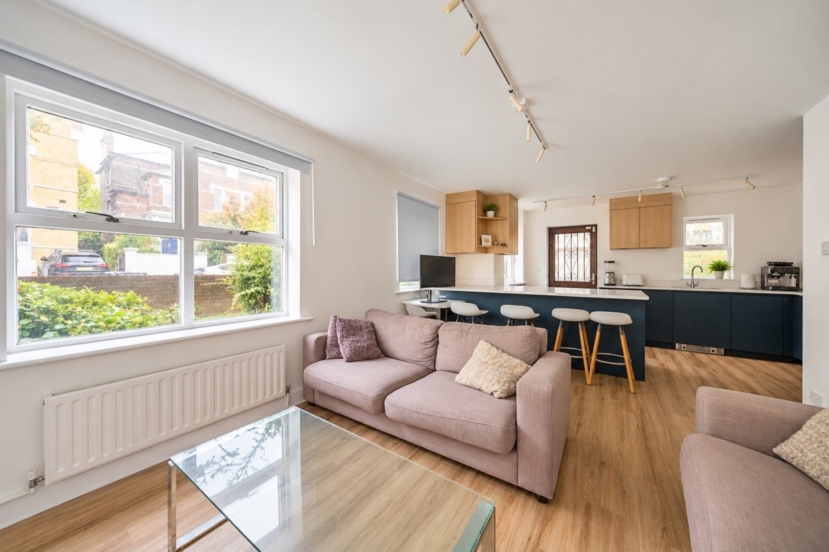 Flat Gower Close in Greater London