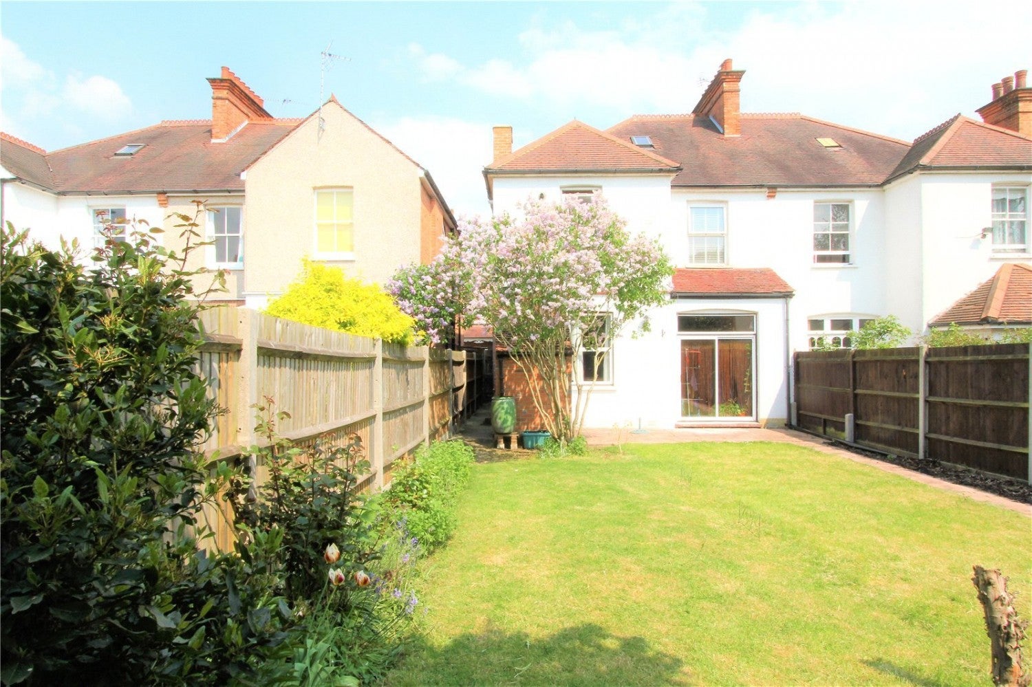 Flat Radnor Avenue in Greater London
