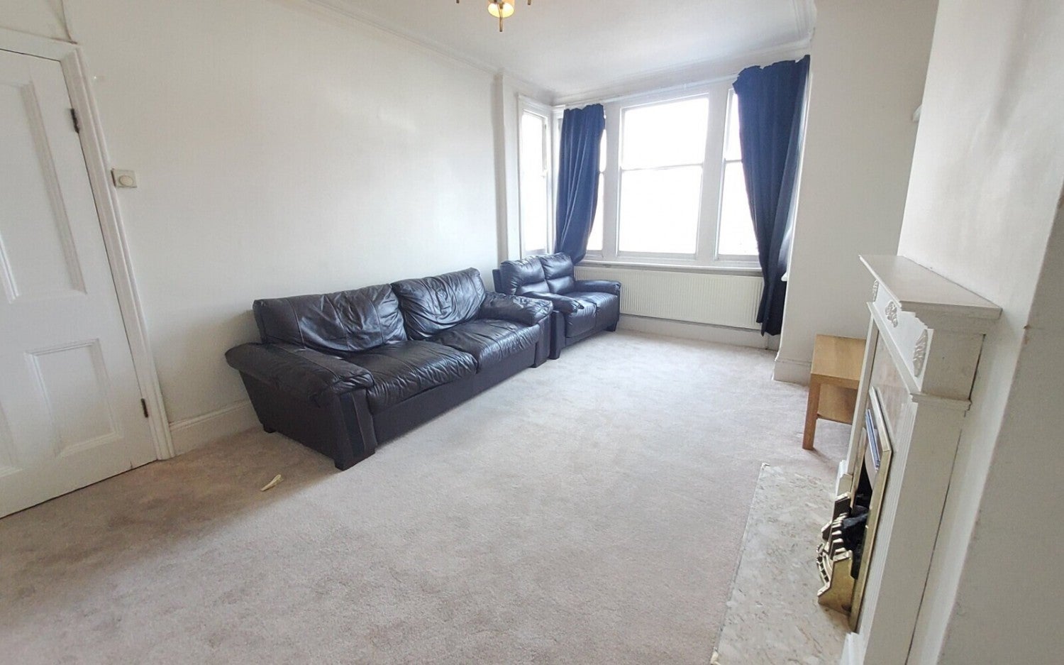 Flat Radnor Avenue in Greater London