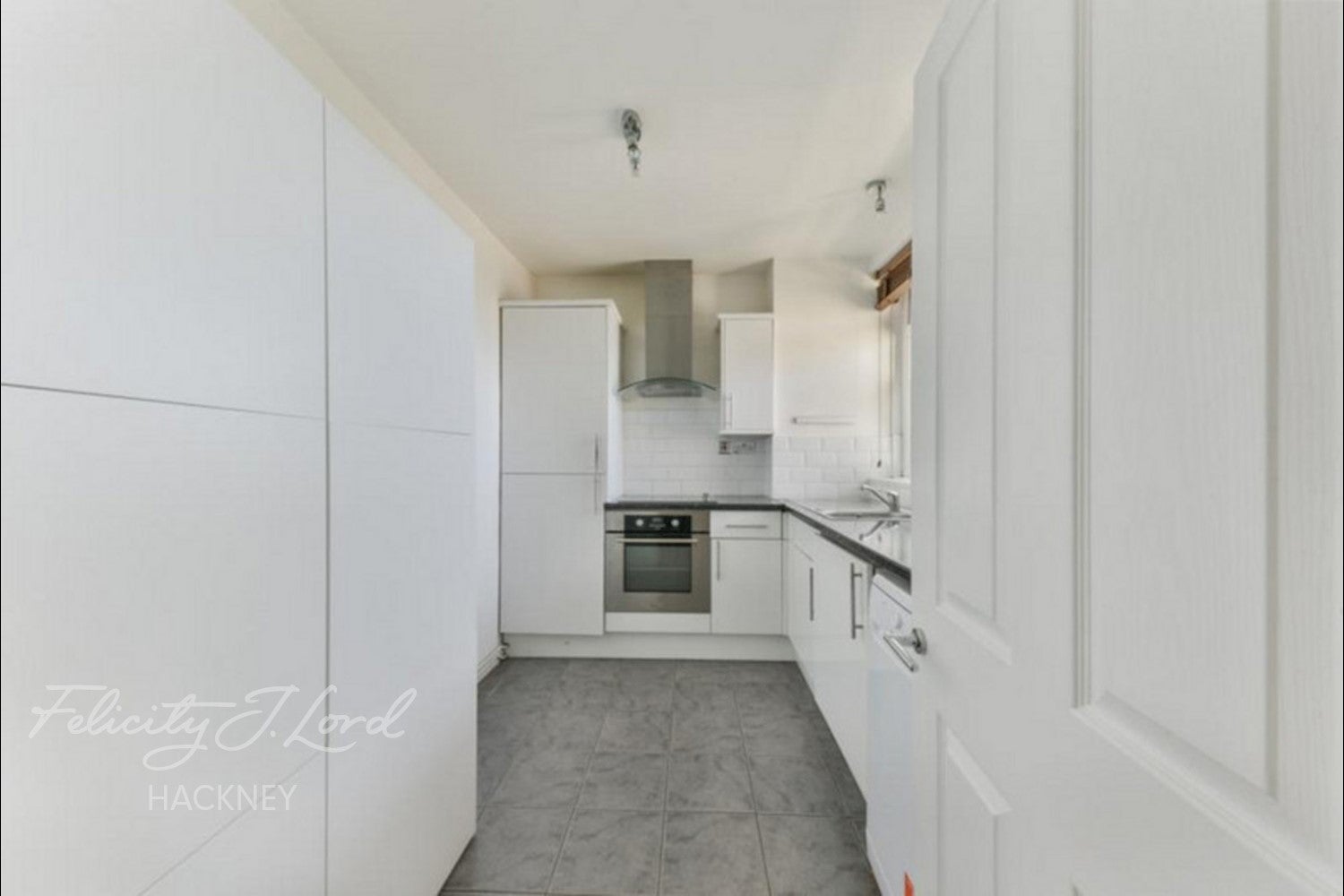 Flat Diss Street in Greater London