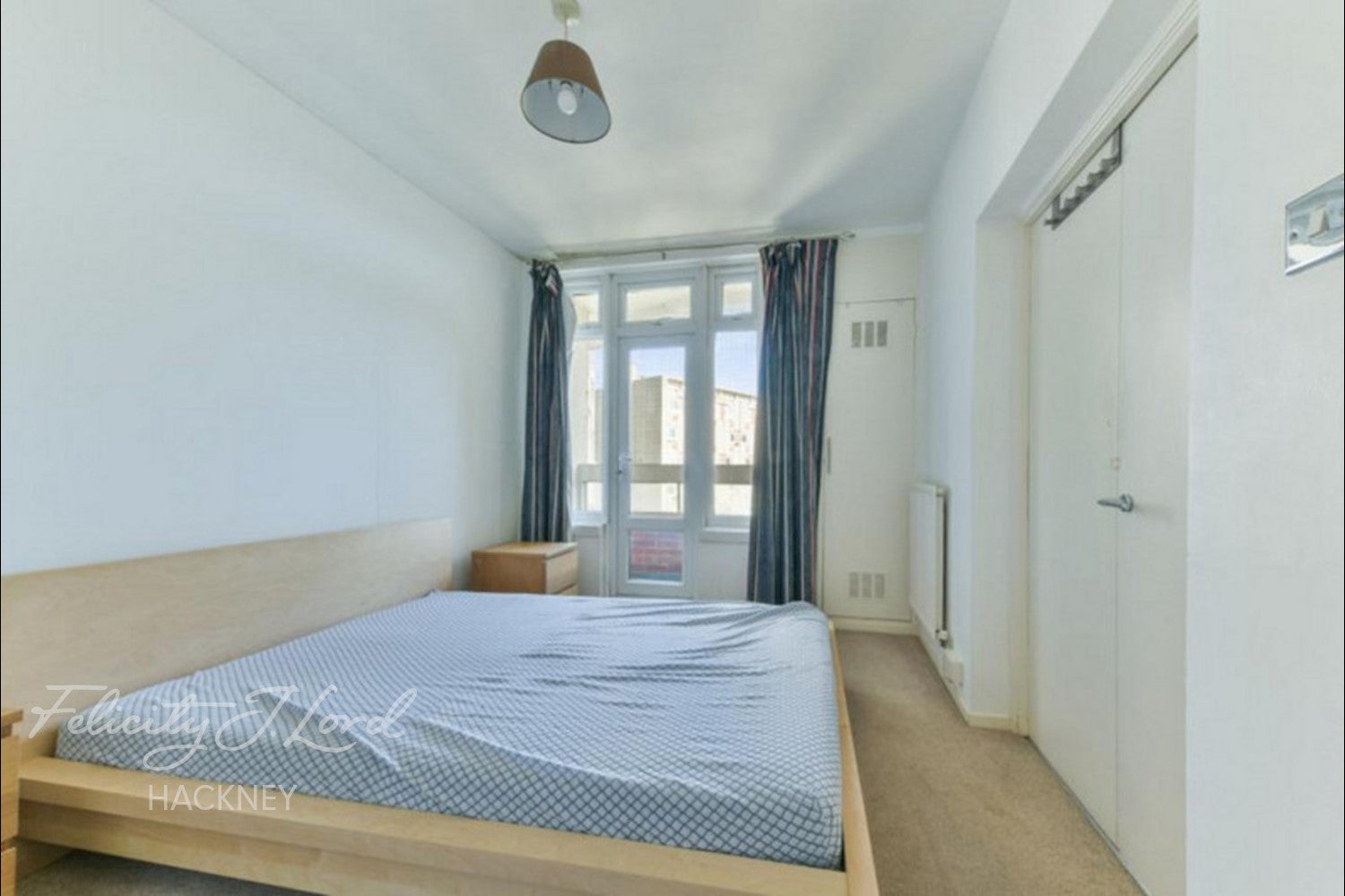Flat Diss Street in Greater London