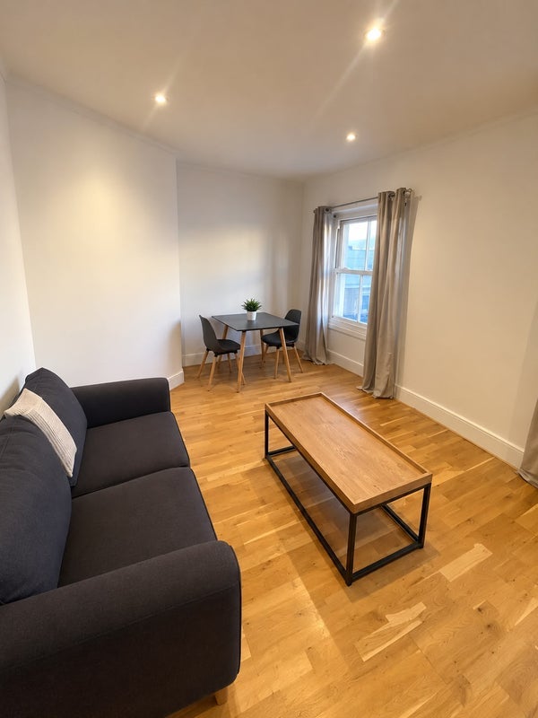Flat Wandsworth Road in Greater London