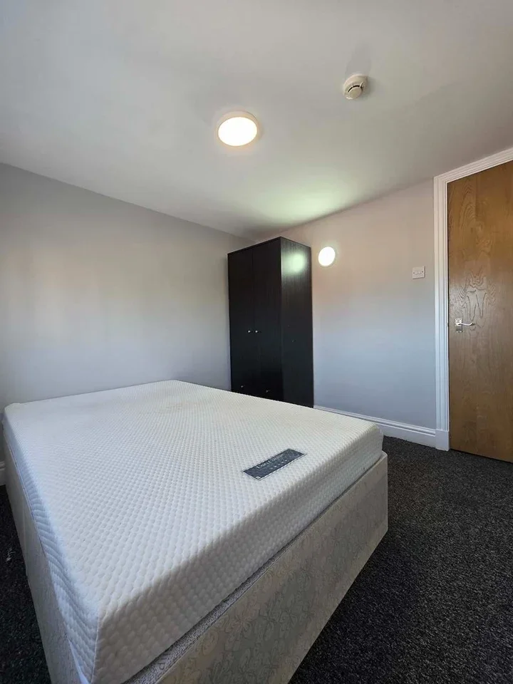 Flat Whitchurch Road in Cardiff
