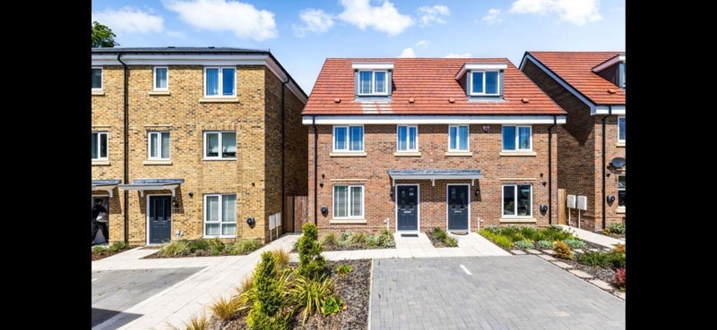 House Ridings Close in Ascot