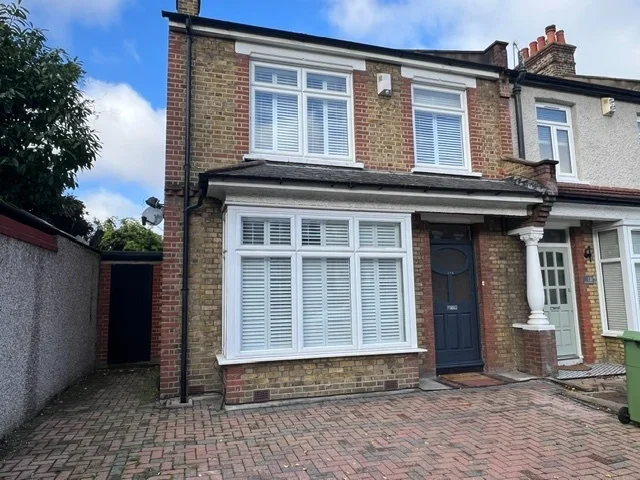 House Howarth Road in Greater London