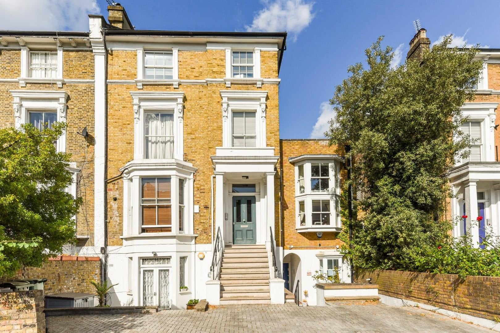 Flat Parkhill Road in Greater London