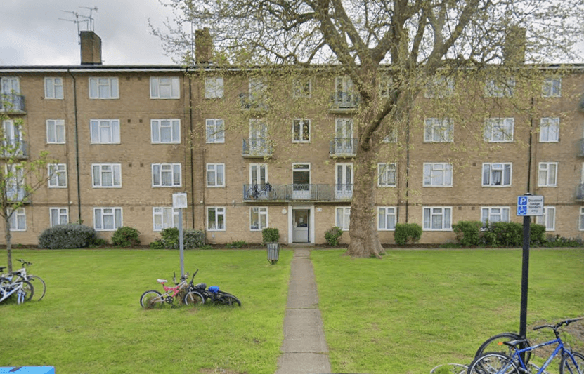 Flat Grove Avenue in Greater London
