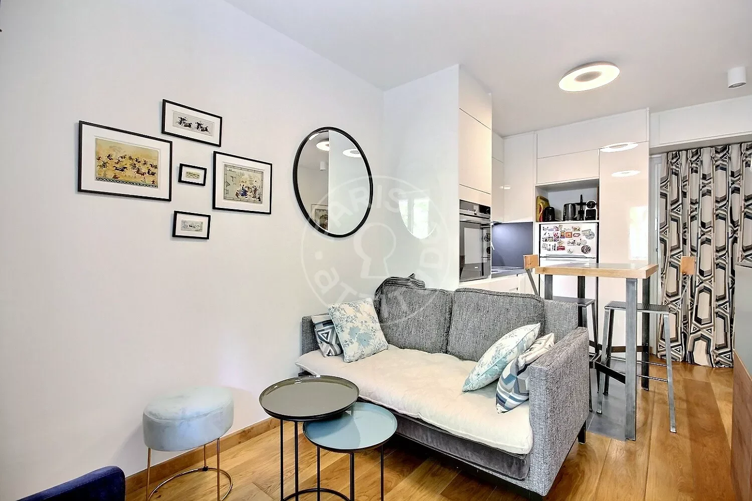 Flat Avenue de Villiers in Paris