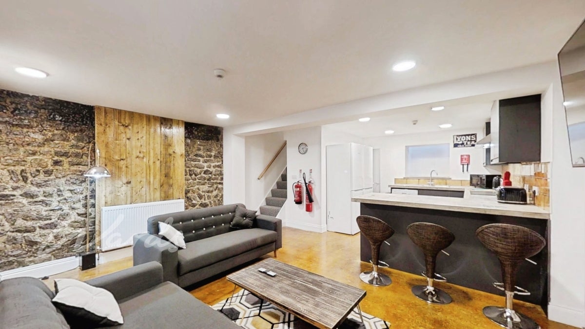 Room Shellons Street in Folkestone and Hythe District