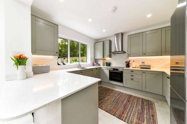 Flat Downside Crescent in Greater London