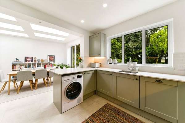 Flat Downside Crescent in Greater London