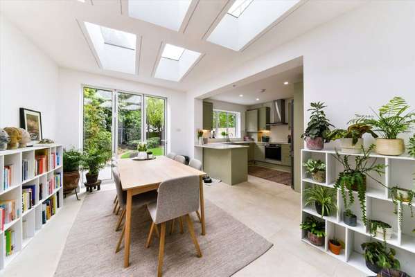 Flat Downside Crescent in Greater London