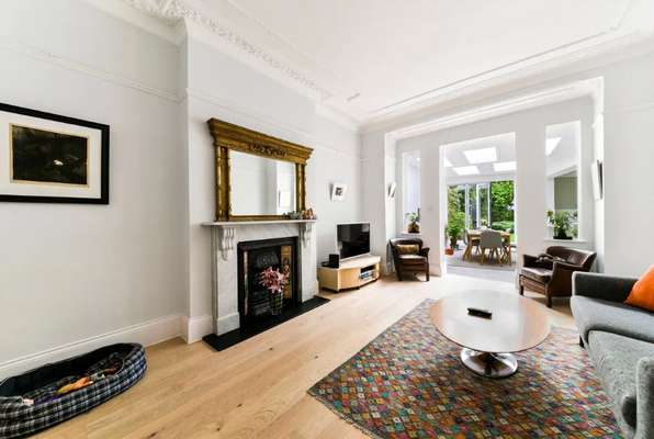 Flat Downside Crescent in Greater London