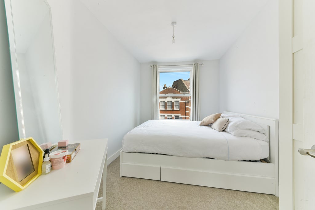 Flat Battersea Rise in Greater London