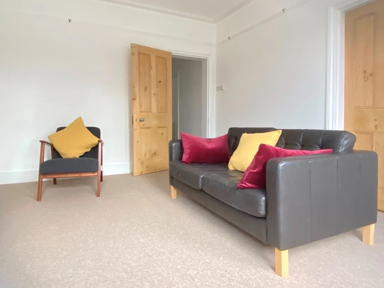 Flat Queen's Club Gardens in Greater London