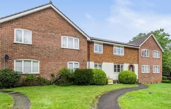 Flat Laird Court in Surrey Heath