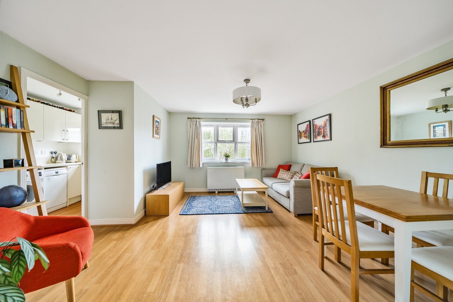 Flat Clarence Road in Greater London