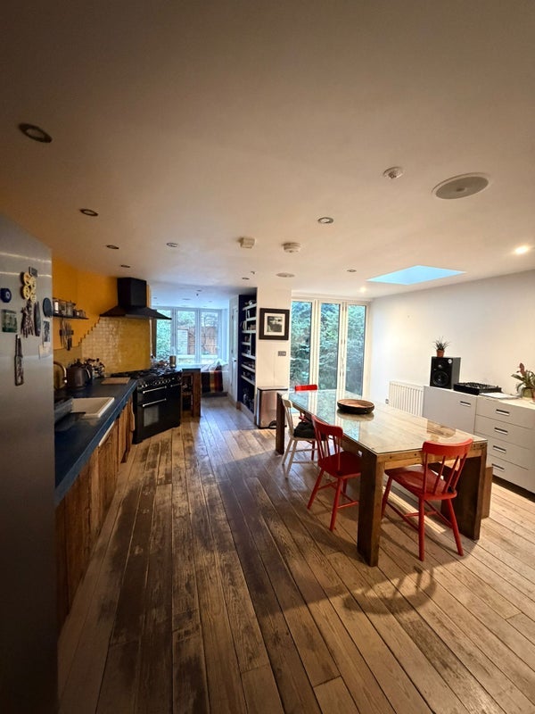 Room Frobisher Road in Greater London