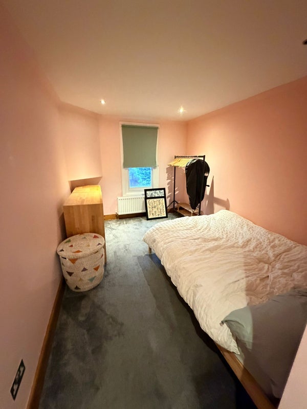 Room Frobisher Road in Greater London