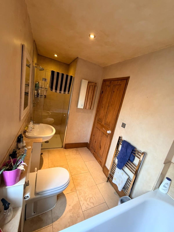 Room Frobisher Road in Greater London