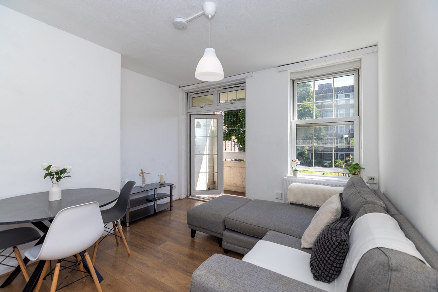 Flat Southern Row in Greater London