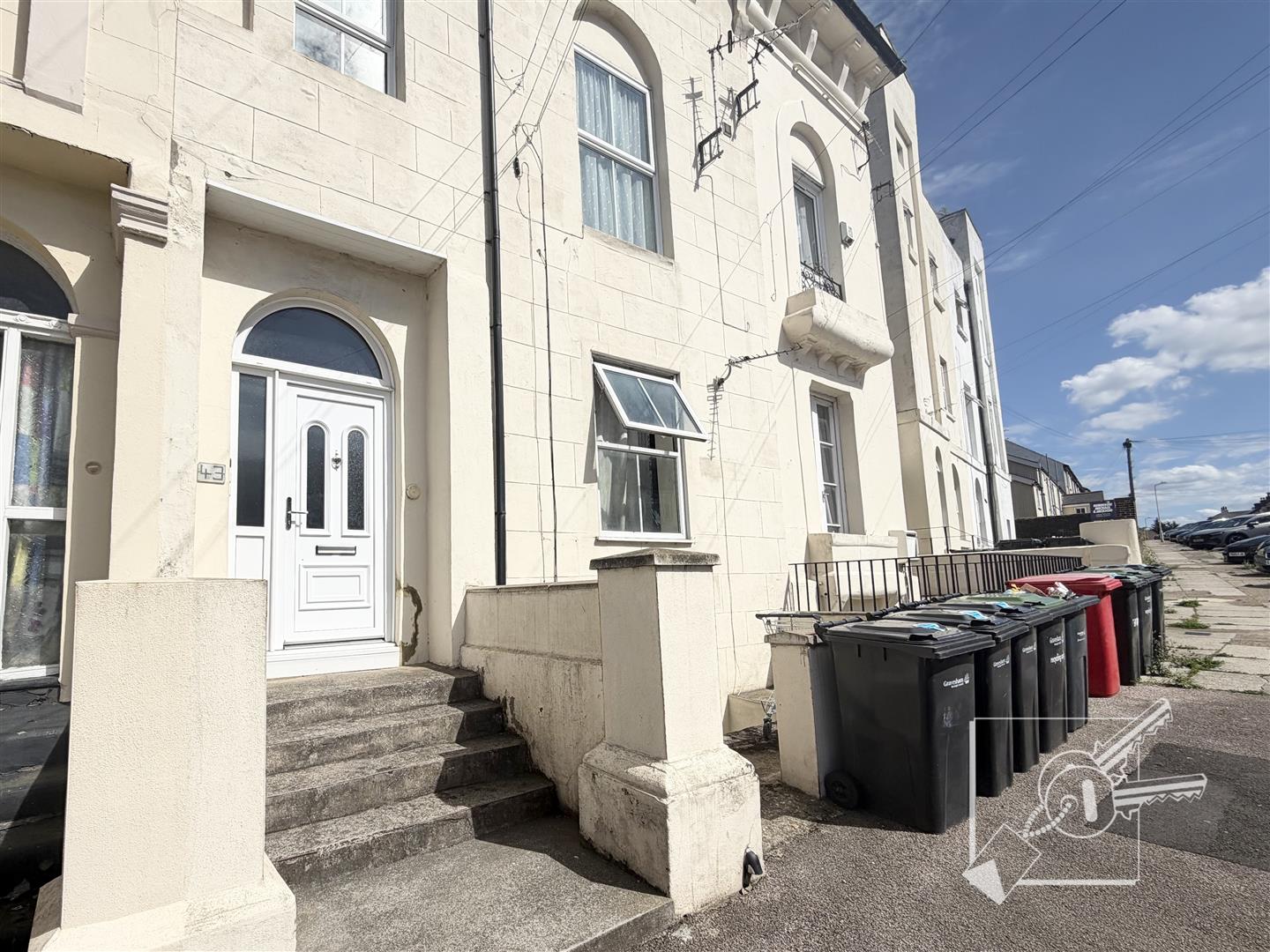 Flat Royal Pier Road in Gravesham