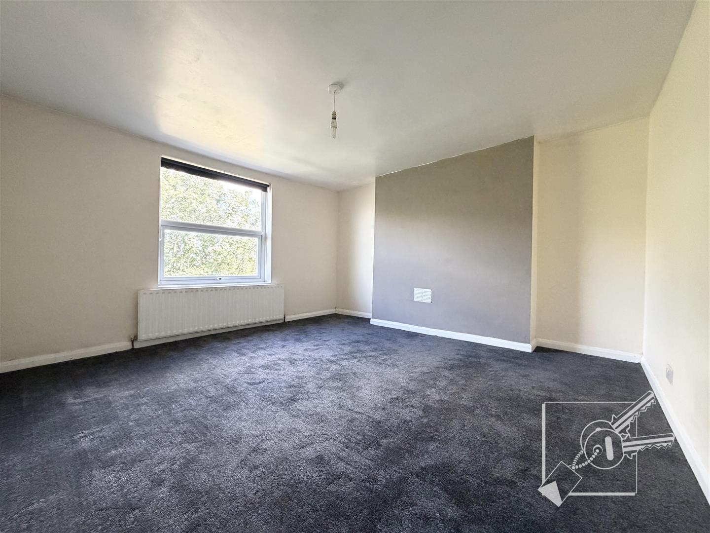Flat Royal Pier Road in Gravesham