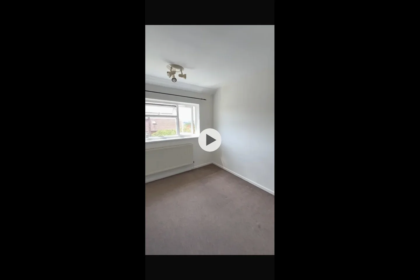 House Worcester Crescent in Greater London