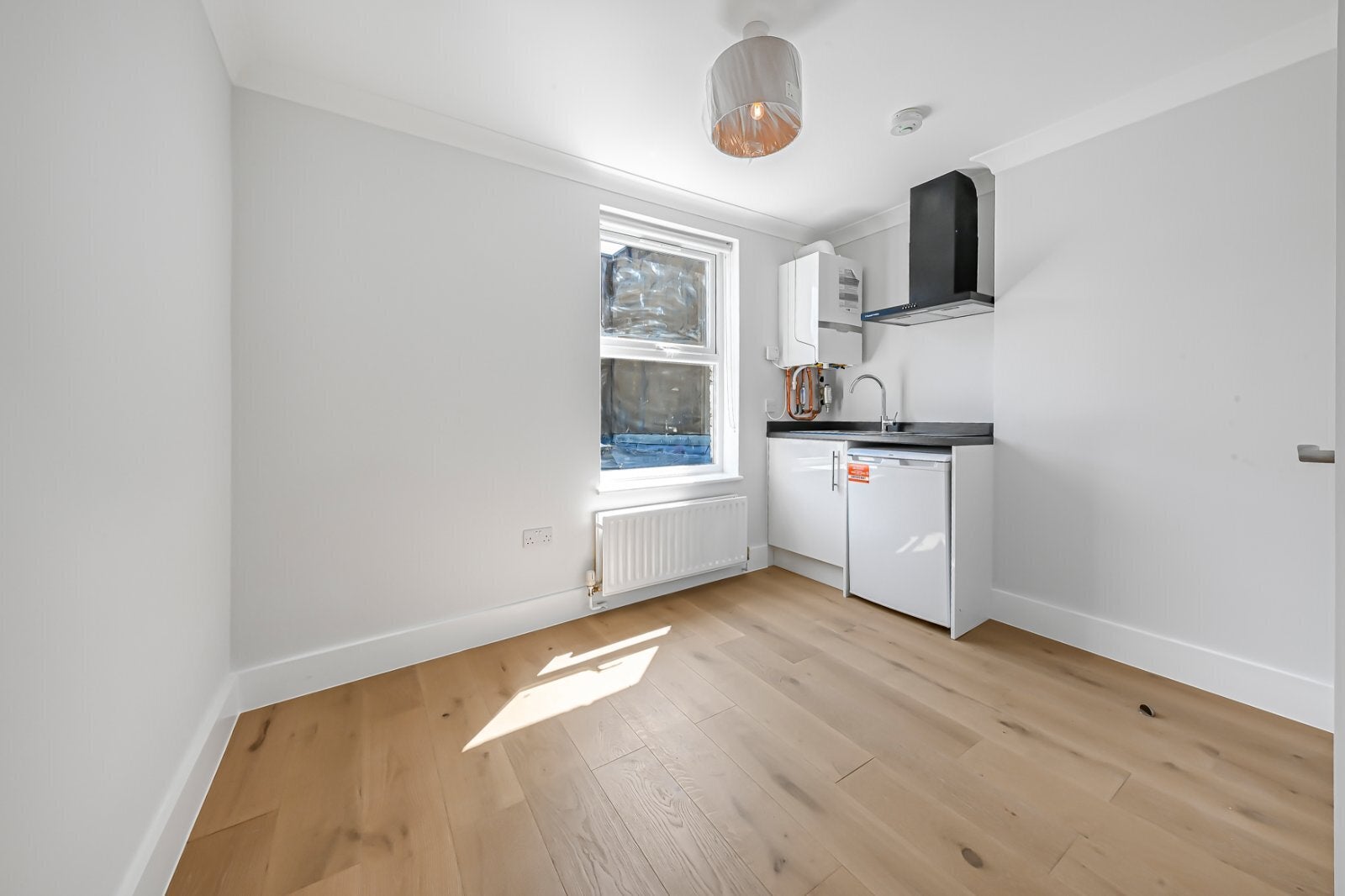 Flat Iverson Road in Greater London