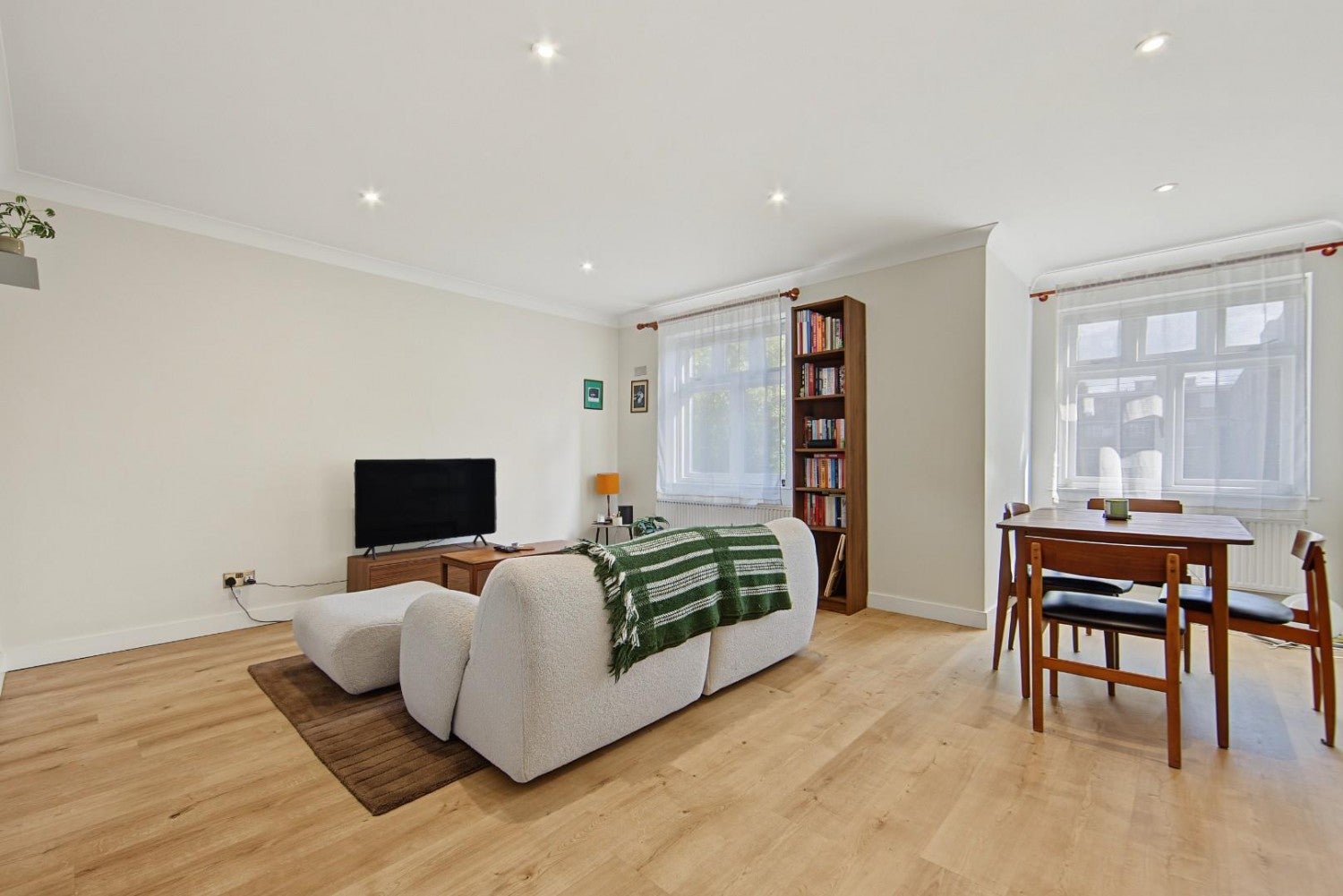 Flat Matthias Road in Greater London