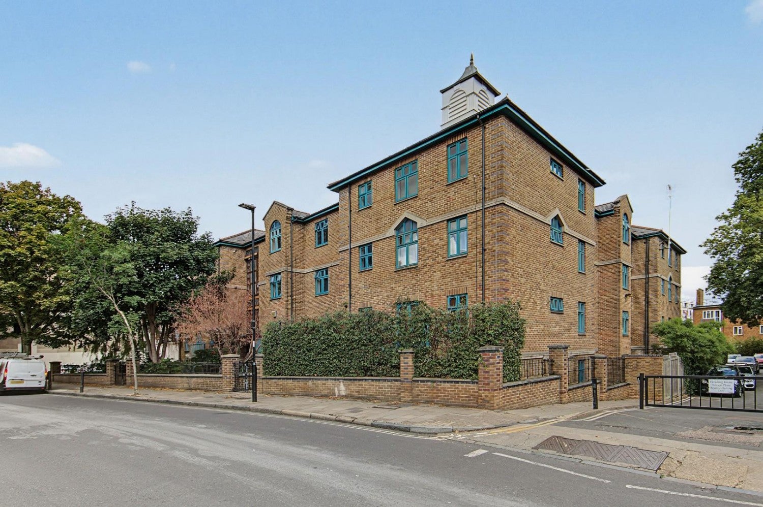 Flat Matthias Road in Greater London