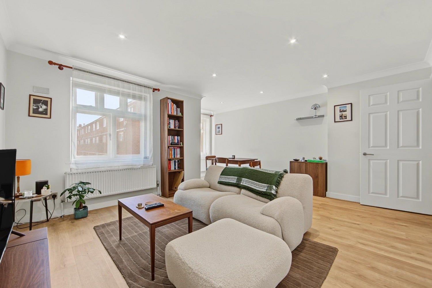 Flat Matthias Road in Greater London