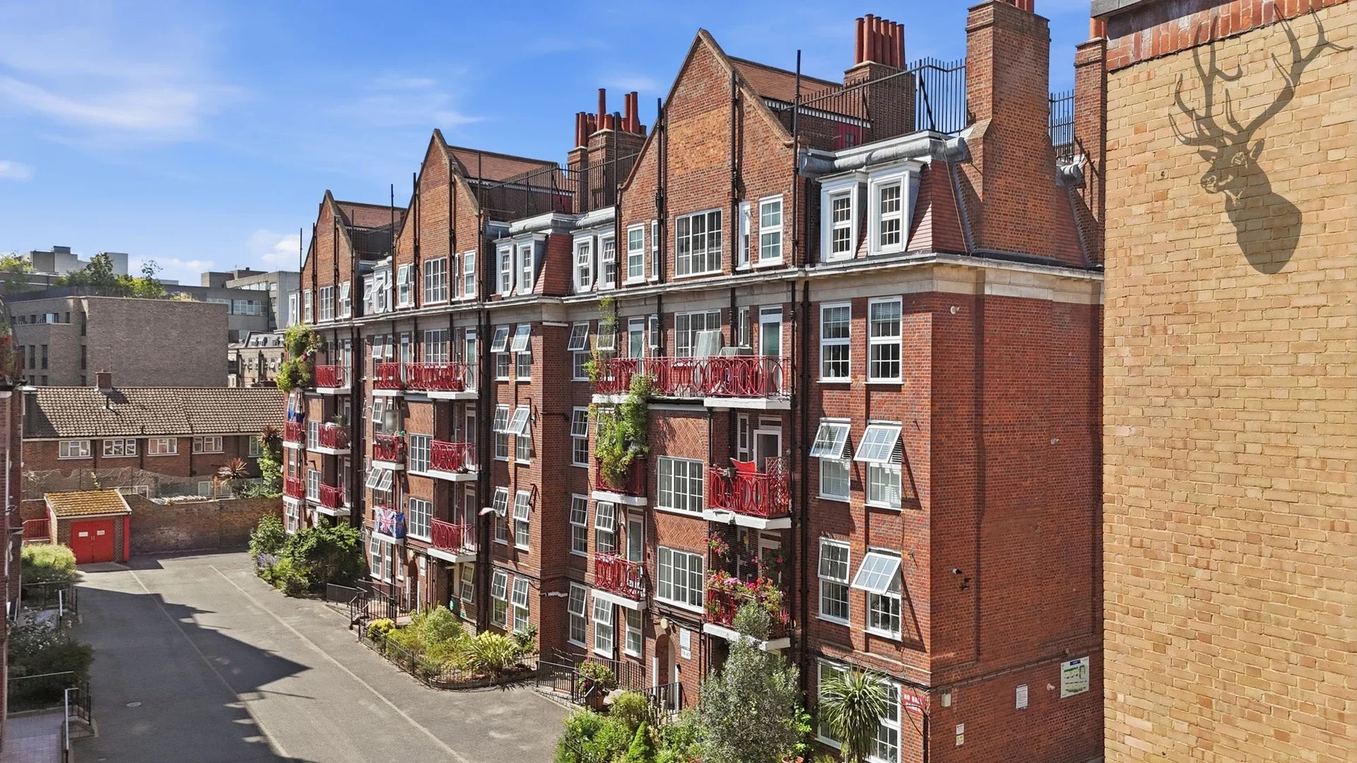 Flat Court Yard in Greater London
