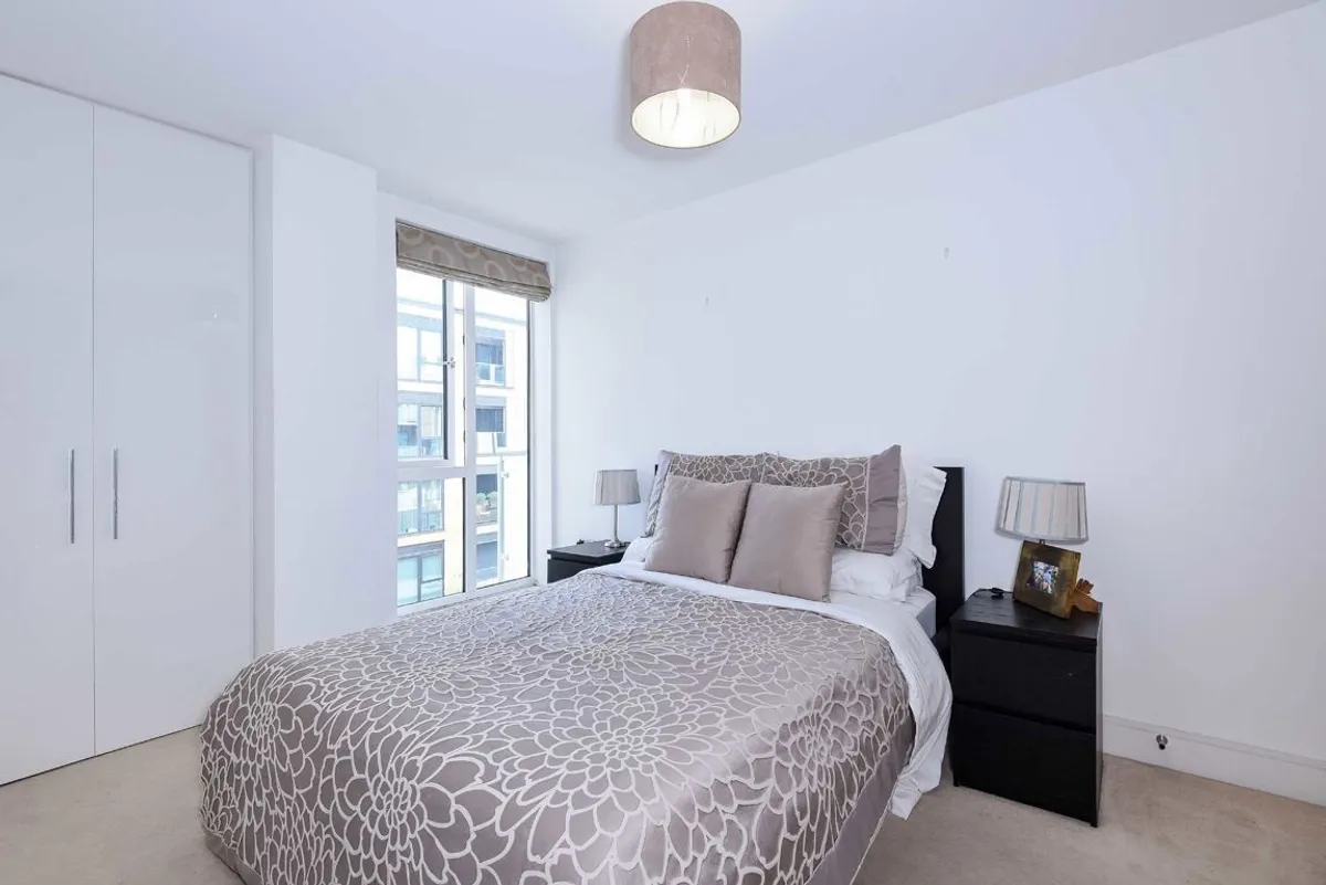 Flat Eltringham Street in Greater London
