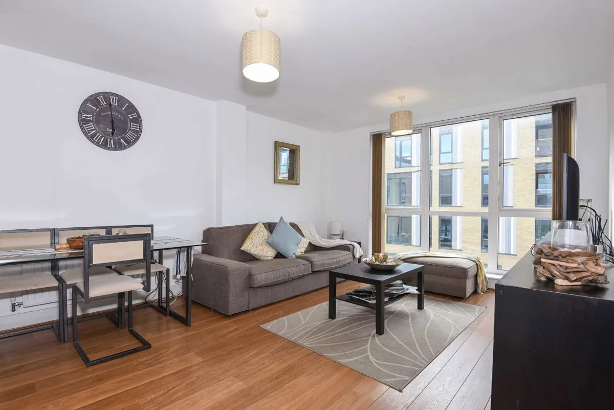 Flat Eltringham Street in Greater London