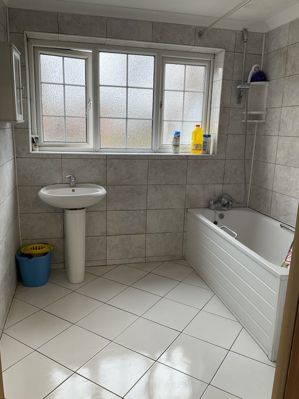 Room Clare Road in Maidenhead