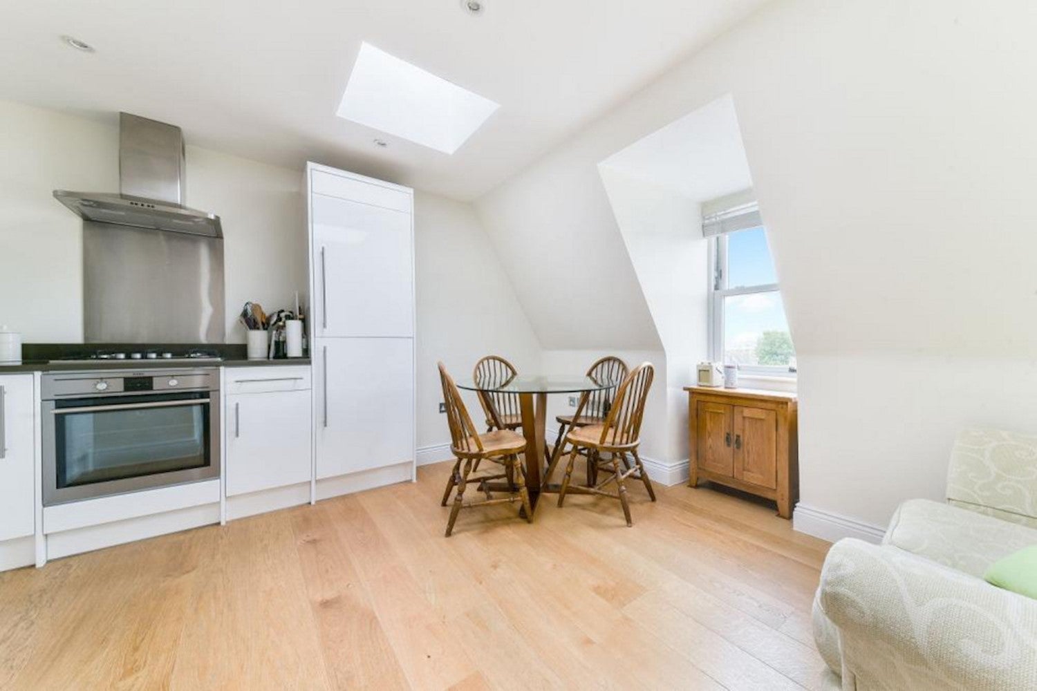 Flat Trafalgar Grove in Greater London