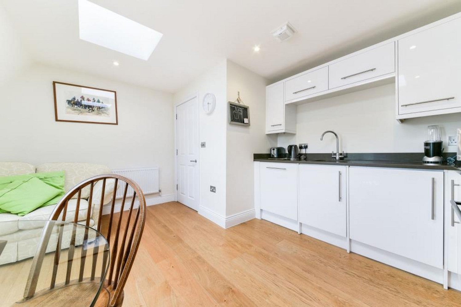 Flat Trafalgar Grove in Greater London