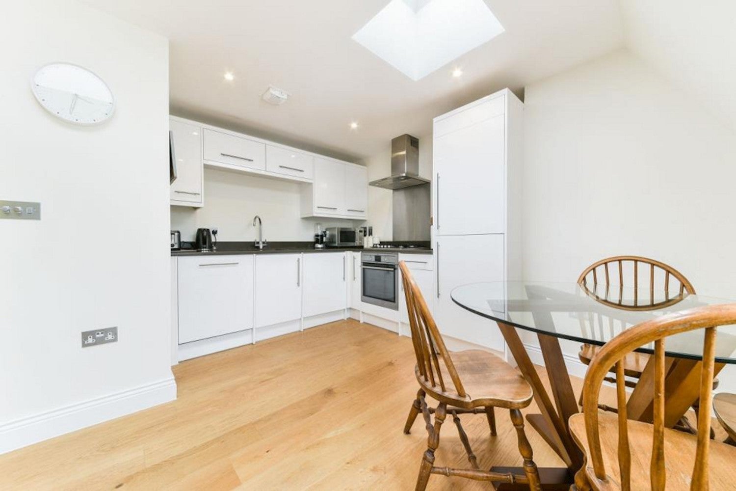 Flat Trafalgar Grove in Greater London