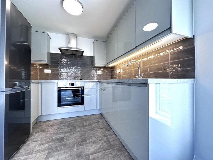 Flat Carpenters Lane in Keynsham